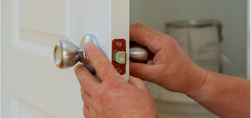 AAA Locksmiths For lock Replacement in Burbank, California